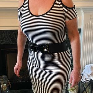 Black and white stretchy dress with belt